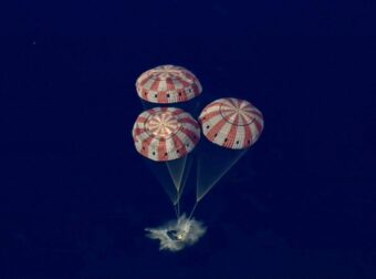 Επέστρεψαν στην γη οι αστροναύτες του Artemis II, μετά το ιστορικό ταξίδι στη Σελήνη – Δείτε βίντεο και φωτογραφίες