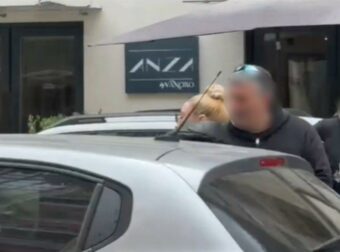 Ελεύθερη η Ιωάννα Τούνη μετά την σύλληψή της: Βίντεο έξω από το αστυνομικό τμήμα