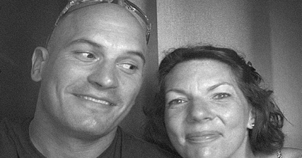 «Ήταν υγιής και δραστήρια, όμως πέθανε από καρκίνο ωοθηκών στα 46»: Το σύμπτωμα στο γuμναστήριο που αποκάλυψε την αλήθεια