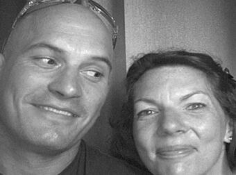 «Ήταν υγιής και δραστήρια, όμως πέθανε από καρκίνο ωοθηκών στα 46»: Το σύμπτωμα στο γuμναστήριο που αποκάλυψε την αλήθεια