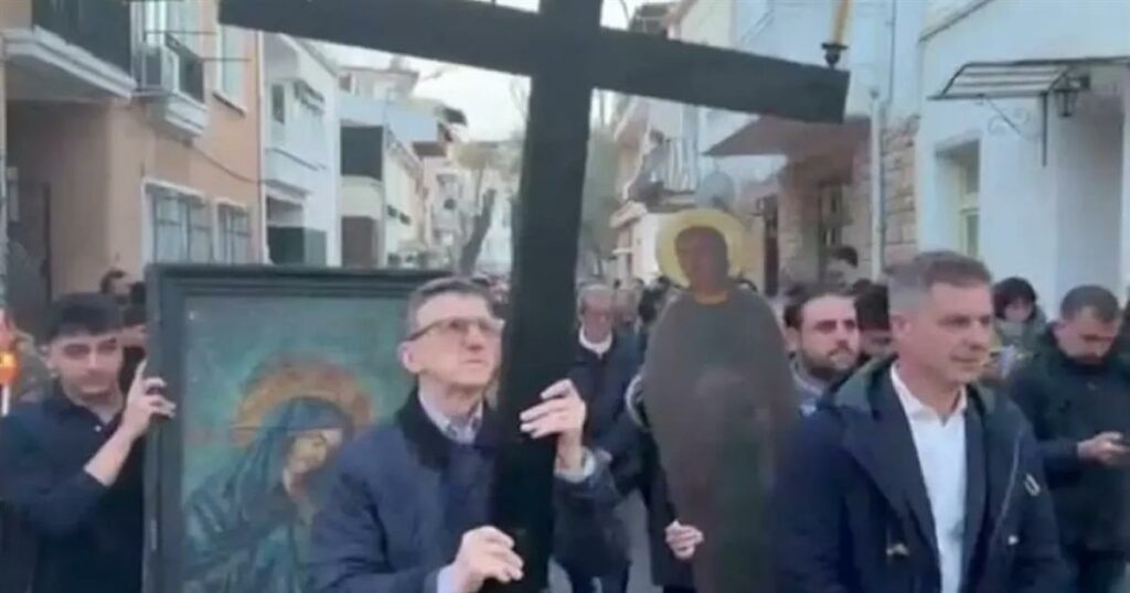 Άρης Πορτοσάλτε: Στην Κωνσταντινούπολη τον έβαλαν να κρατήσει τον Σταυρό του Μαρτυρίου