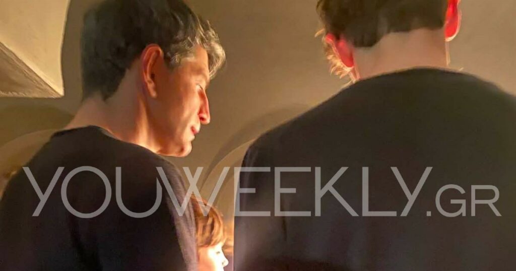 Ο Σάκης Ρουβάς στον επιτάφιο με τα παιδιά του χωρίς την Κάτια Ζυγούλη – Αποκλειστικές φωτογραφίες