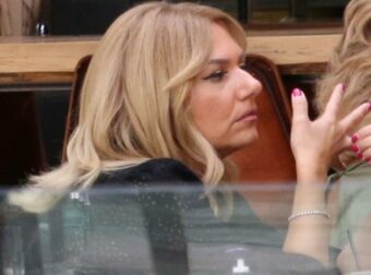 Τίνα Μεσσαροπούλου: Σε κακή ψυχολογική κατάσταση έξω από την ΜΕΘ του Μυλωνάκη – Οι αντιδράσεις της