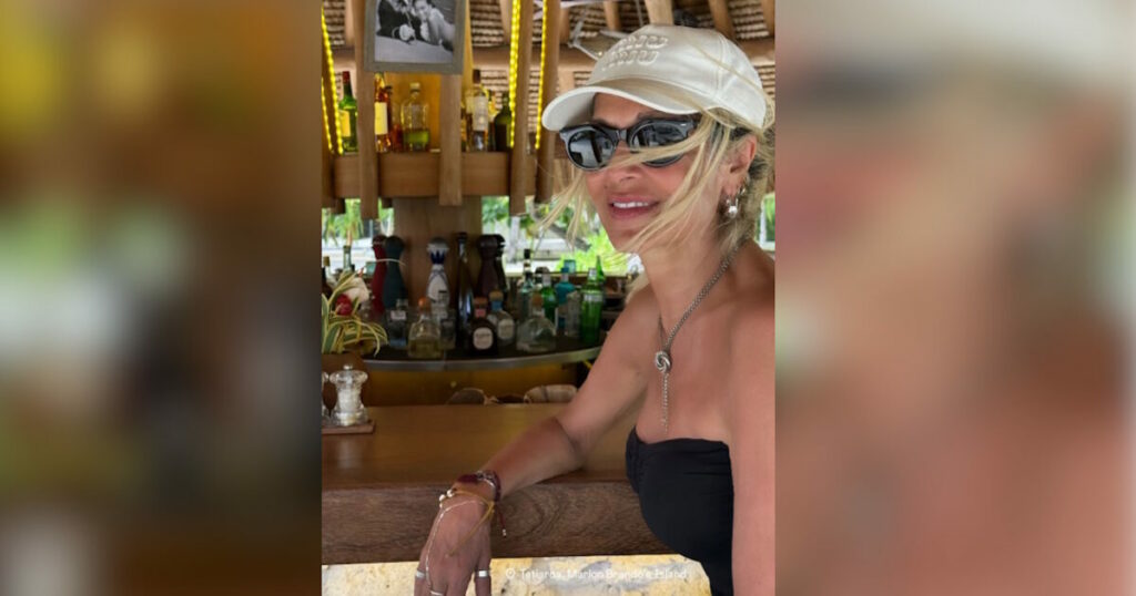 Άννα Βίσση: Συνεχίζονται οι εξωτικές διακοπές της – Η συνάντηση με καρχαρία (video)