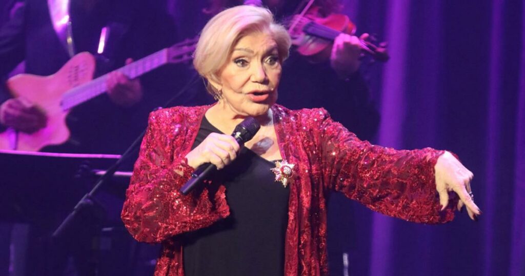 “ΔΕΝ ΝΤΡΑΠΗΚΑΤΕ;” – ΣΟΚ ΤΙ ΓΡΑΦΕΙ Η ΜΑΡΜΑΡΙΝΗ ΠΛΑΚΑ ΣΤΟΝ ΤΑΦΟ ΤΗΣ ΣΠΟΥΔΑΙΑΣ ΜΑΡΙΝΕΛΛΑΣ