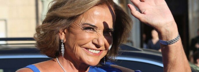 Ντόρα Μπακογιάννη: Το βίντεο από τα γενέθλια στο γραφείο και το… «σσσοκολατάκι»