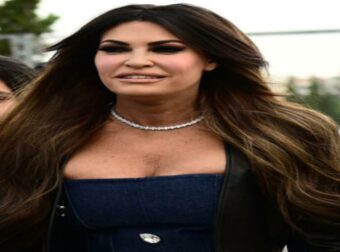 Όλο το ΟΑΚΑ γύρισε να την κοιτάξει: Χαμός με την εμφάνιση της Κίμπερλι Γκίλφοϊλ στο Final 4, τράβηξε όλα τα βλέμματα με το ντύσιμο της
