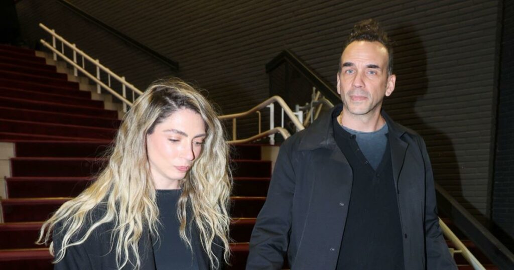 Πάνος Μουζουράκης – Μαριλού Κόζαρη: Βάφτισαν τον γιο τους! Νονά η Παπαρίζου