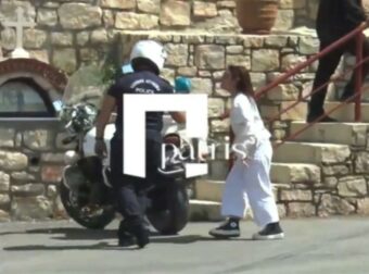Κρήτη: Χαμός στην κηδεία του 21χρονου! Η αδελφή του επιτέθηκε στους αστυνομικούς ουρλιάζοντας (Βίντεο)###