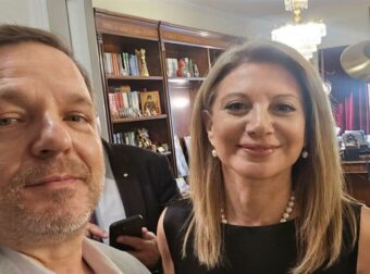 Κόμμα Καρυστιανού: Από τη Ρωσία με αγάπη – Ο υποστηρικτής του Πούτιν, ο πατροπαράδοτος, ο αντιεμβολιαστής