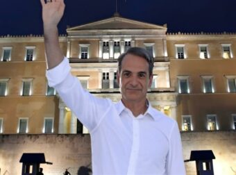 «ΔΙΑΣΤΗΜΙΚΗ ΕΚΤΟΞΕΥΣΗ» ΓΙΑ ΤΗ ΝΔ ΚΑΙ ΤΟΝ ΚΥΡΙΑΚΟ ΜΗΤΣΟΤΑΚΗ