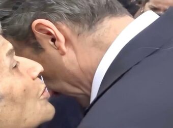Γιαγιά σε Μητσοτάκη: «Εάν δεν σε βγάλω πρωθυπουργό θα πεθάνω!»