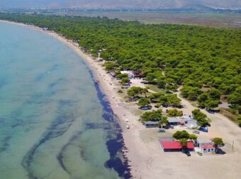 Μονοήμερη τώρα: Αυτές οι παραλίες κοντά στην Αθήνα είναι ό,τι πιο κοντινό σε νησί