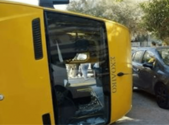 ΣΧΟΛΙΚΟ ΛΕΩΦΟΡΕΙΟ ΓΕΜΑΤΟ ΜΑΘΗΤΕΣ ΤΟΥΜΠΑΡΕ ΜΕΤΑ ΑΠΟ ΣΥΓΚΡΟΥΣΗ ΜΕ ΙΧ