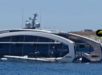 Όλη η Μύκονος…ένιωσε φτωχή: Στο λιμάνι το υπερπολυτελές καταμαράν των 46.000.000€ – Το νοικιάζεις μόνο για 390.000€ κι από μέσα είναι σαν παλάτι