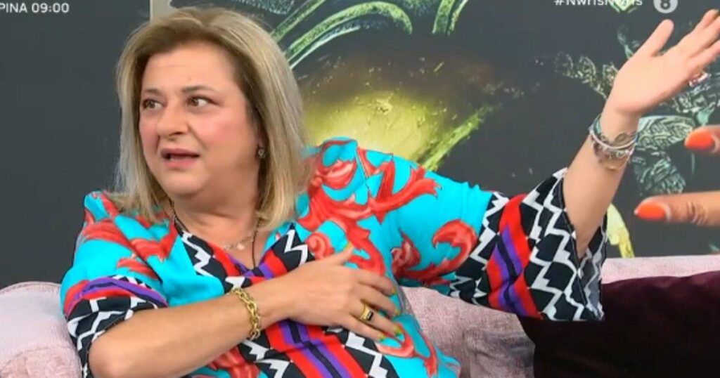 Ελισάβετ Κωνσταντινίδου: «Πάγωσε» στον αέρα της ΕΡΤ – «Παιδιά, είναι πολύ προσωπικές φωτογραφίες αυτές που δείχνετε»