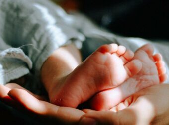 Φρίκη! Βρέφος 3 μηνών βρέθηκε νεκρό λίγες ώρες μετά την απαγωγή του – Συγκλονίζουν οι λεπτομέρειες