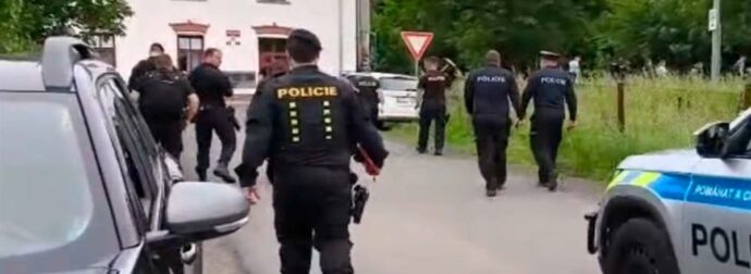 Σοκ στην Τσεχία: Μητέρα κατηγορείται ότι διαμέλισε το μωρό της – Το έφαγαν τα σκυλιά (Βίντεο)