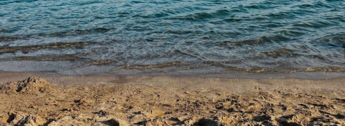 Βόλος: Συνελήφθη 45χρονος που θώπευε ανήλικη σε παραλία
