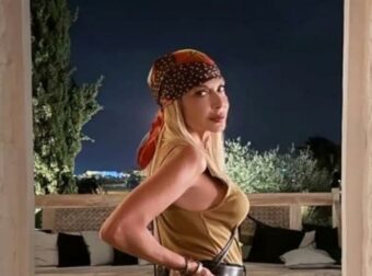 Είναι 68, δείχνει κοριτσάκι: Η  Άννα Βίσση ποζάρει με μπικίνι, χωρίς φίλτρα & ρετούς και «βάζει» σε όλες τα γυαλιά