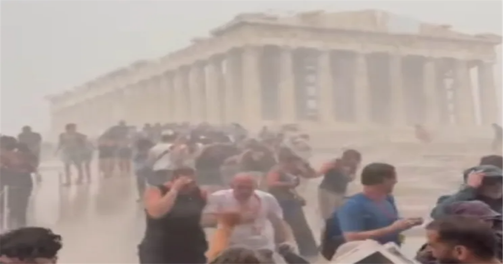 Χαμός στην Ακρόπολη: Το βίντεο με τους τουρίστες να τρέχουν να σωθούν μέσα στην κακοκαιρία που κάνει τον γύρο του κόσμου