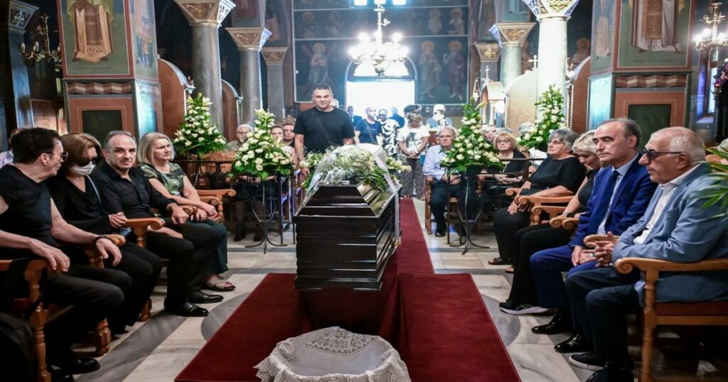Μαίρη Λίντα: Το τελευταίο «αντίο» στο εκκλησάκι του Γηροκομείου Αθηνών – Δείτε τις φωτογραφίες###