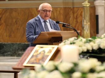 Το ύστατο χαίρε στη σπουδαία ηθοποιό, Μάρω Κοντού – «Θα πρέπει να σου πω μια οριστική καληνύχτα», είπε συγκινημένος ο Ν. Κακλαμάνης