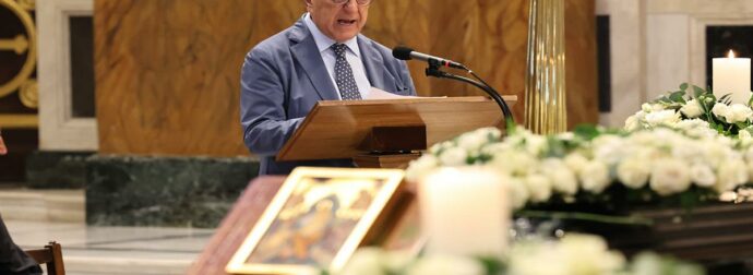 Το ύστατο χαίρε στη σπουδαία ηθοποιό, Μάρω Κοντού – «Θα πρέπει να σου πω μια οριστική καληνύχτα», είπε συγκινημένος ο Ν. Κακλαμάνης