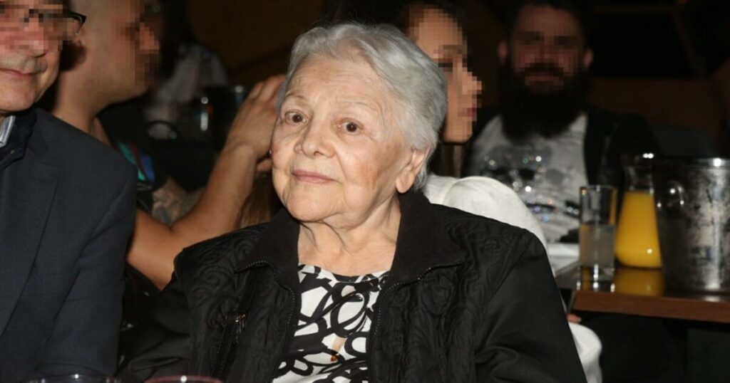 Μαίρη Λίντα: Η δολοφονία της μητέρας της που την σημάδεψε – Διαρρήκτες την χτύπησαν και την έκαψαν ζωντανή