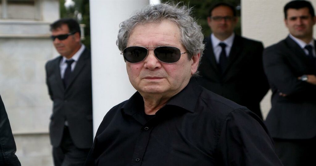Οργισμένος ο γιος του Μιχάλη Μόσιου: Αισθανόμαστε «βιασμένοι» – Μέσα στον πόνο μας, είδαμε έναν άνθρωπο να μιλά δημόσια χωρίς τη συγκατάθεση μας