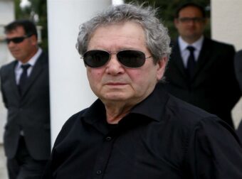 Οργισμένος ο γιος του Μιχάλη Μόσιου: Αισθανόμαστε «βιασμένοι» – Μέσα στον πόνο μας, είδαμε έναν άνθρωπο να μιλά δημόσια χωρίς τη συγκατάθεση μας
