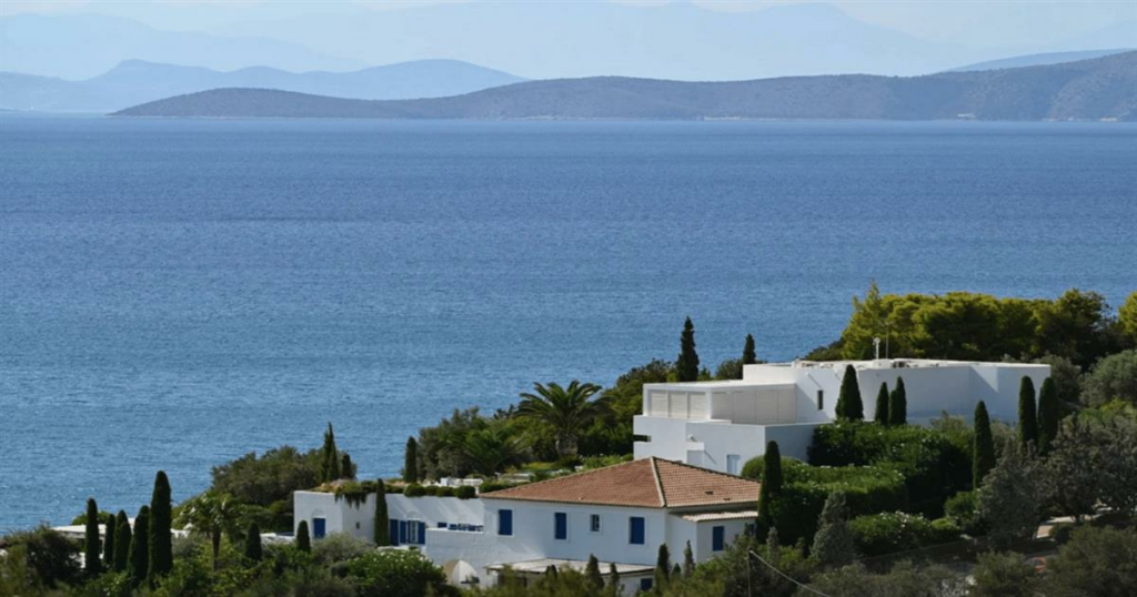 Οι καλοκαιρινοί «παράδεισοι» των βασιλικών οικογενειών: Από το Μπαλμόραλ μέχρι τη Μαγιόρκα και την Ελλάδα