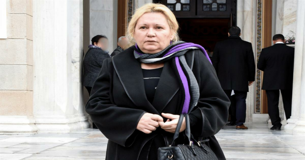 Καίτη Φίνου: «Δίστασα, σκέφτηκα πως θα με δουν τώρα χοντρή που τολμώ να γδυθώ»