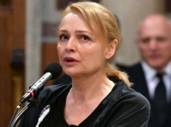 Κηδεία Μάρως Κοντού: «Τσάκισε» τους πάντες ο επικήδειος της Παλληκαράκη – «Κράτησες περήφανο το παιδί μέσα σου»###