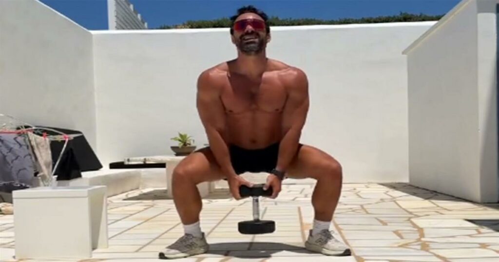Θες να γuμναστείς στις διακοπές; Ο Σάκης Τανιμανίδης δείχνει τις 5 πιο αποτελεσματικές ασκήσεις