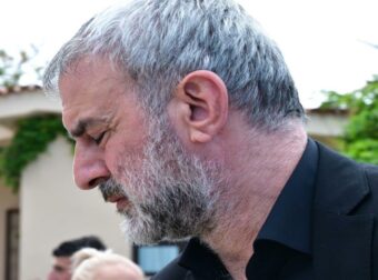 Δεν την ξέχασε ούτε στιγμή: Η συγκλονιστική απόφαση του Τραϊανού Δέλλα για τη Γωγώ Μαστροκώστα 2 μήνες μετά τον θάνατό της