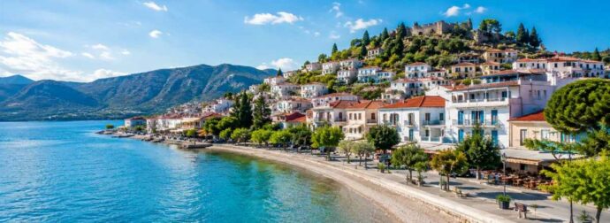 Θα νομίζεις ότι είσαι σε νησί αλλά πας με το αμαξάκι σου: Το παραθαλάσσιο «διαμάντι» με τα κρυστάλλινα νερά που ηρεμείς, τρως, κοιμάσαι χωρίς να πληρώσεις μία περιουσία