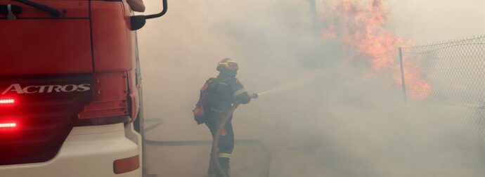 Φωτιά τώρα στην Άνδρο: Μάχη της Πυροσβεστικής στον Κάτω Απρόβατο