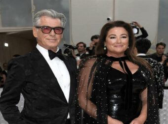 Πιρς Μπρόσναν – Κίλι Σέι Σμιθ: Ένας έρωτας 32 χρόνων που γεννήθηκε μετά τη μεγαλύτερη απώλεια της ζωής του