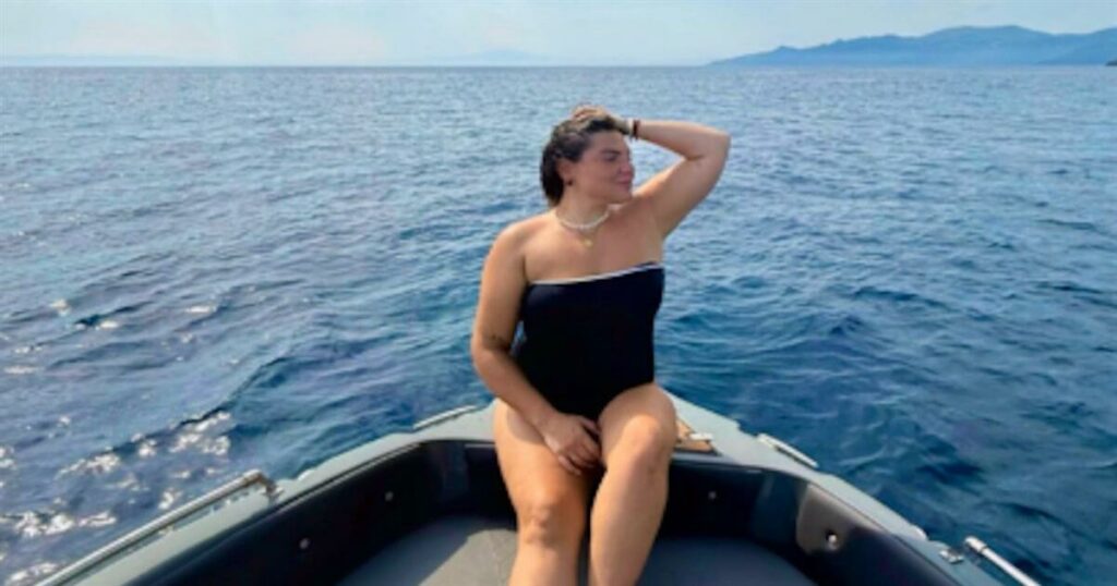 Η Δανάη Μπάρκα ποζάρει με μαγιό σε βόλτα της με σκάφος – «Πόσο καθόλου αυτονόητα είναι αυτά που έχουμε»