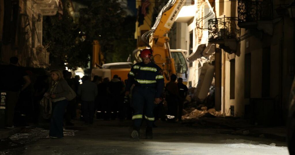 Έκρηξη στην Πλάκα: Μία νεκρή στα συντρίμμια, έρευνες για πέντε αγνοουμένους – Ολονύχτια επιχείρηση