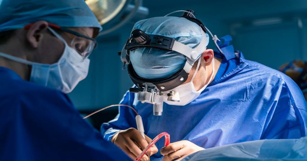 «Δεν φαινόταν ούτε καν ο πνεύμονας – Ήταν ένα τεράτωμα»: Τι είπε ο διοικητής του Παίδων για τη 12χρονη από τις ΗΠΑ που χειρουργήθηκε στην Ελλάδα