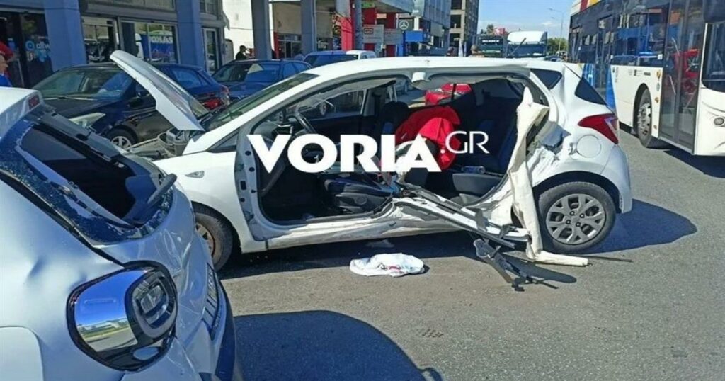 Θεσσαλονίκη: 30χρονος έπαθε επιληπτική κρίση, έχασε τον έλεγχο του ΙΧ και παρέσυρε τέσσερα οχήματα
